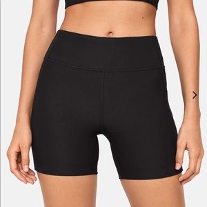 Outdoor Voices 5” Warmup Short size small